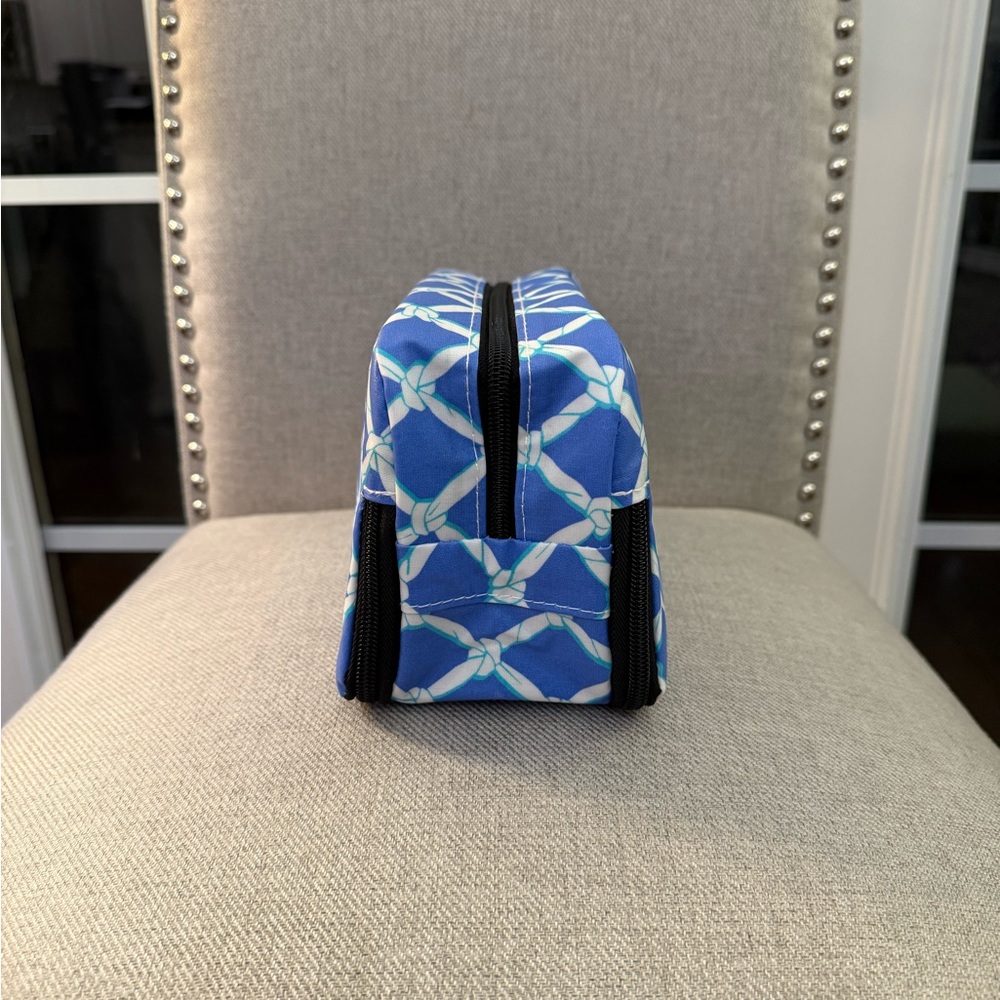 Scout “3-Way Toiletry Bag” Blue with White Rope-Link Pattern - *LIKE NEW* - Picture 3 of 7